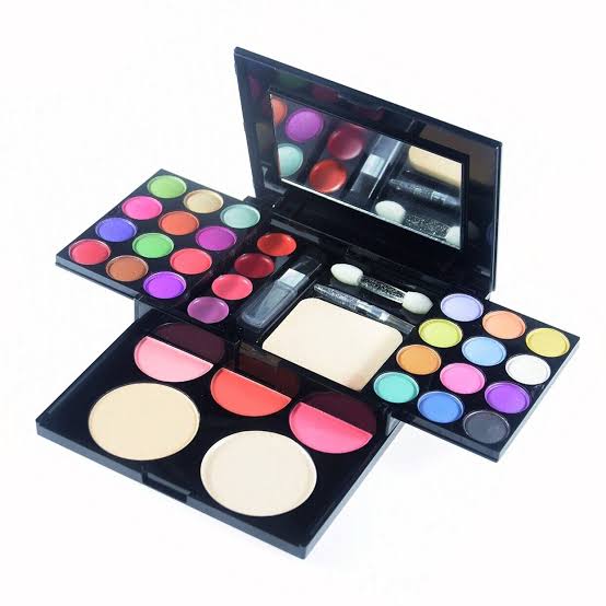 Makeup Kits & Sets